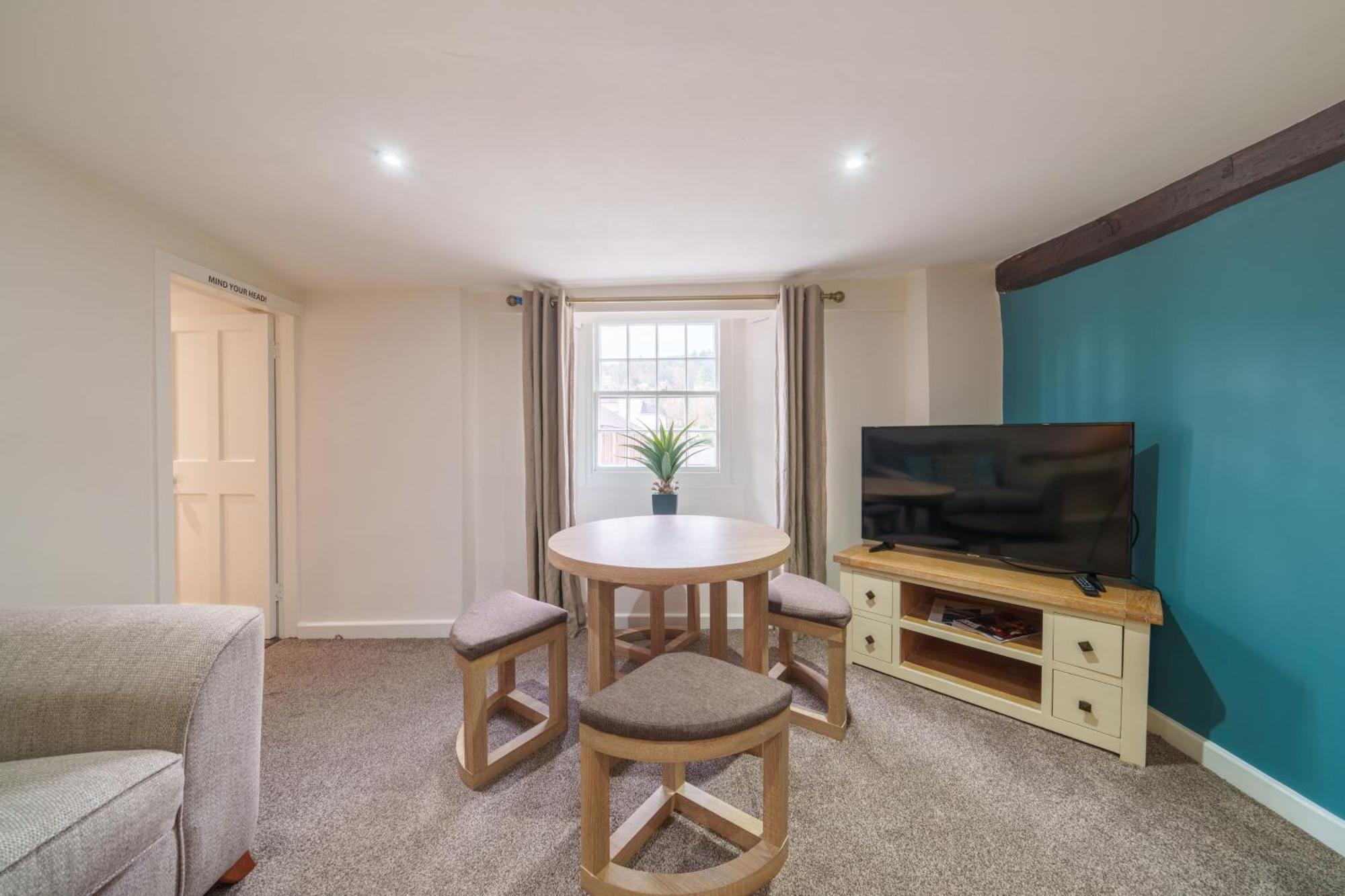 Library View Apartment Kendal Bagian luar foto