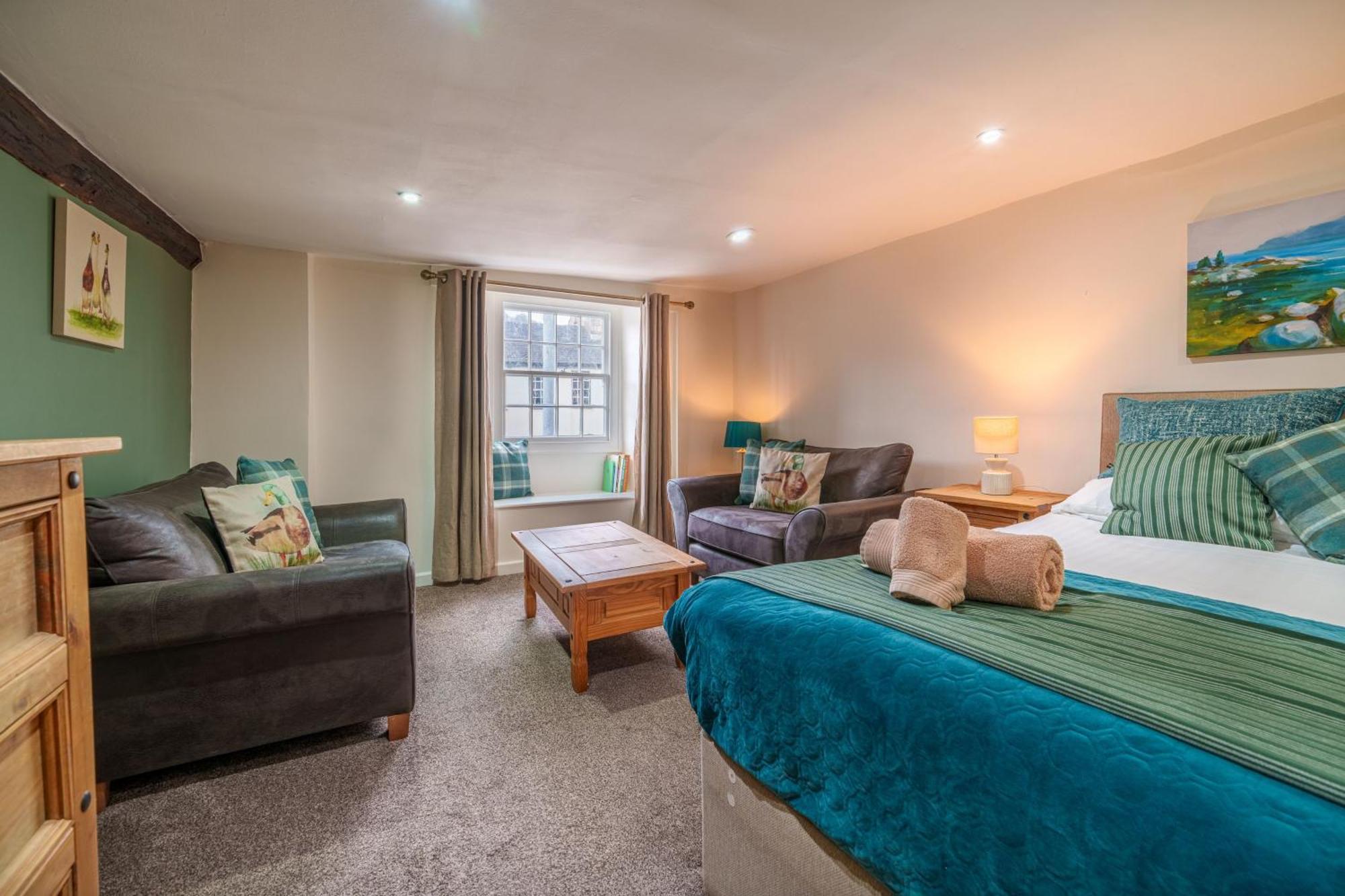 Library View Apartment Kendal Bagian luar foto